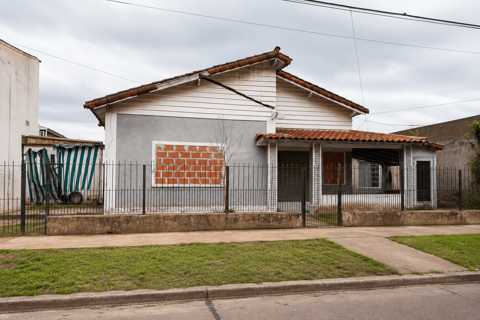 venta de casa a refaccionar por completo en inmejorable ubicación 14a casi 467, City Bell — foto 1