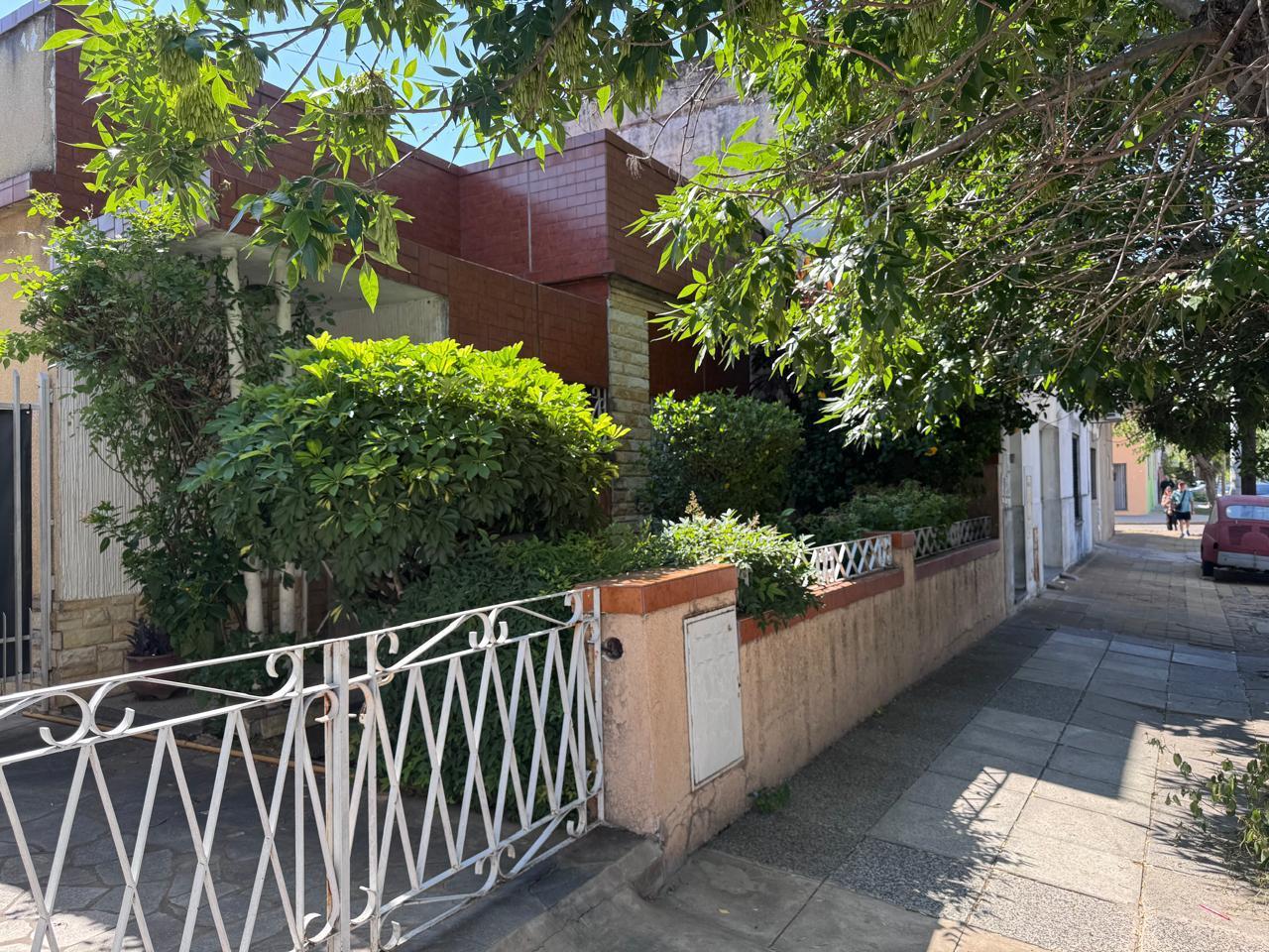 Oportunidad Casa 5 amb ideal 2 flias muy buen estado gral, luminosa y bien ubicada..a metros de gaon — foto 1