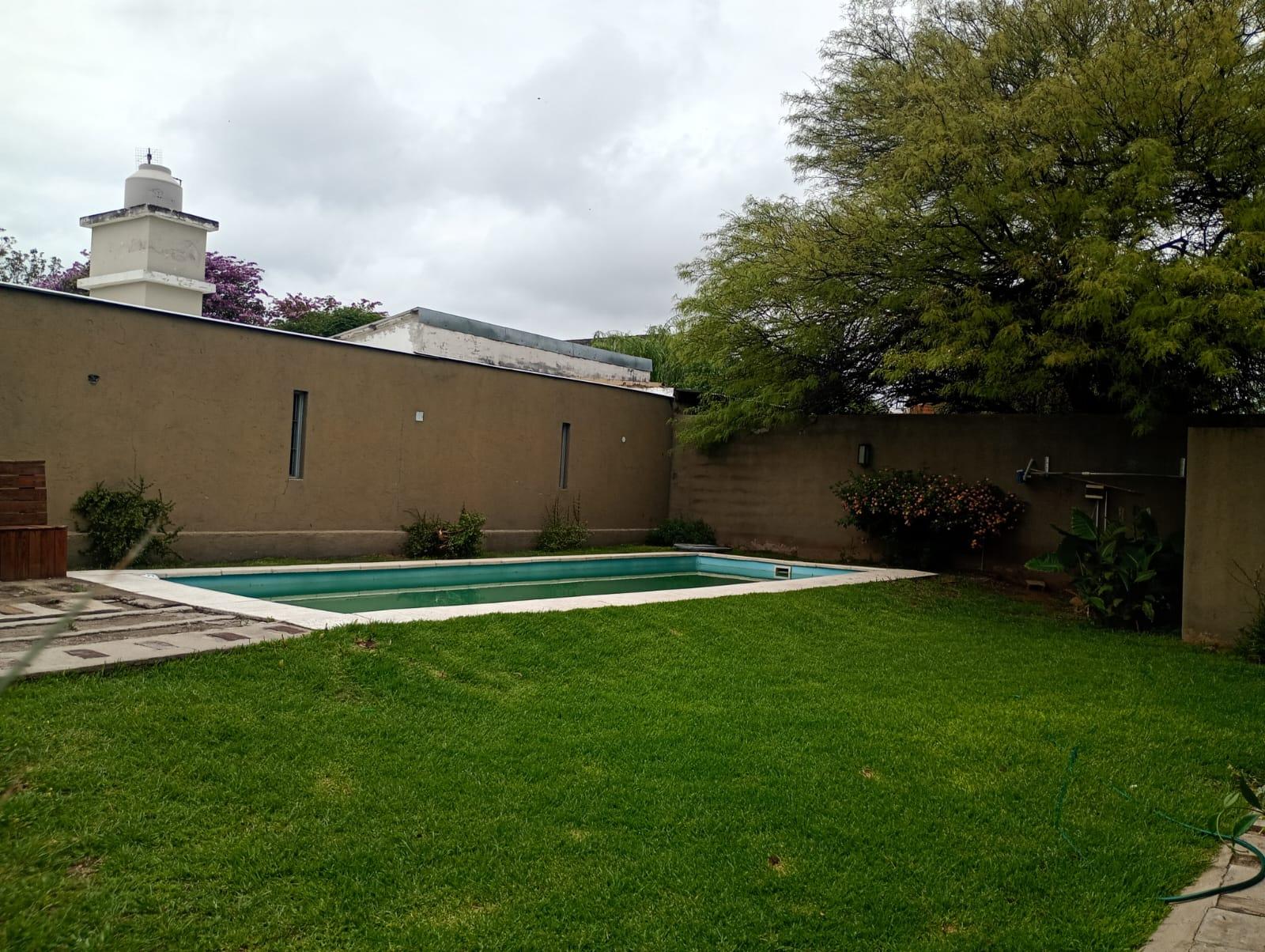 VENTA CASA 2 DORM MAS 2 DEPTOS DE 1 DORM CADA UNO MÁS GALPÓN BARRIO SANTA ISABEL — foto 1