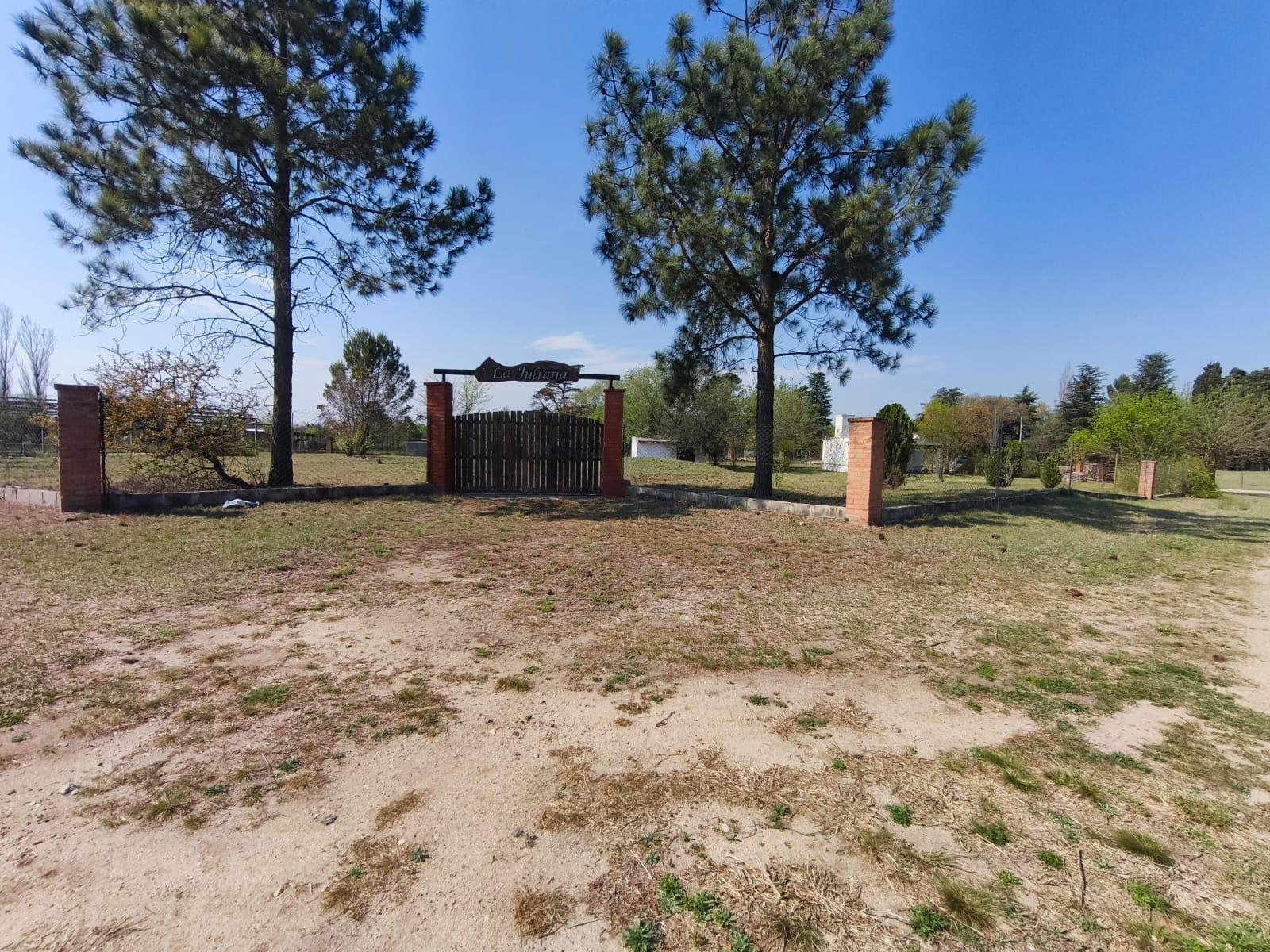 VENTA CASA BARRIO COSTA AZUL ANISACATE. TRES GRANDES TERRENOS JUNTOS — foto 1