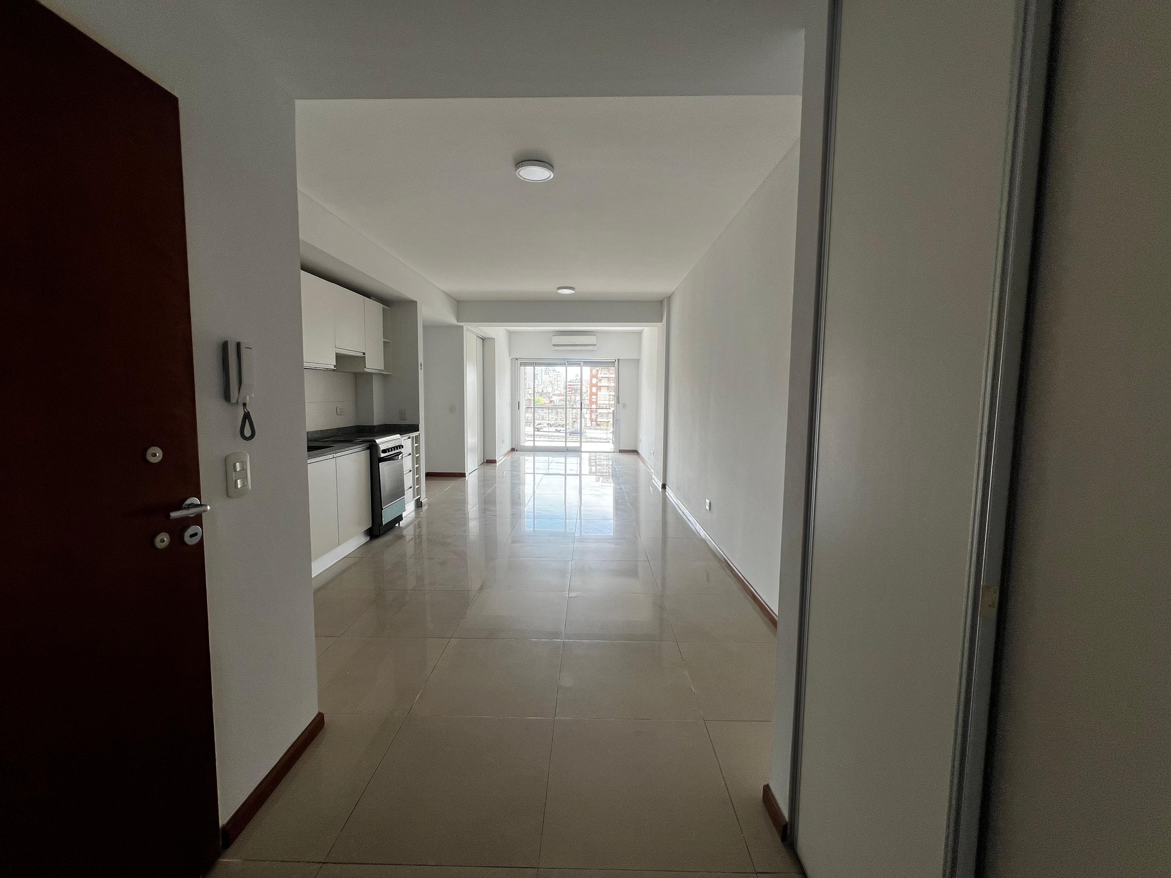 VENTA Monoambiente DIVISIBLE al frente con Cochera — foto 1