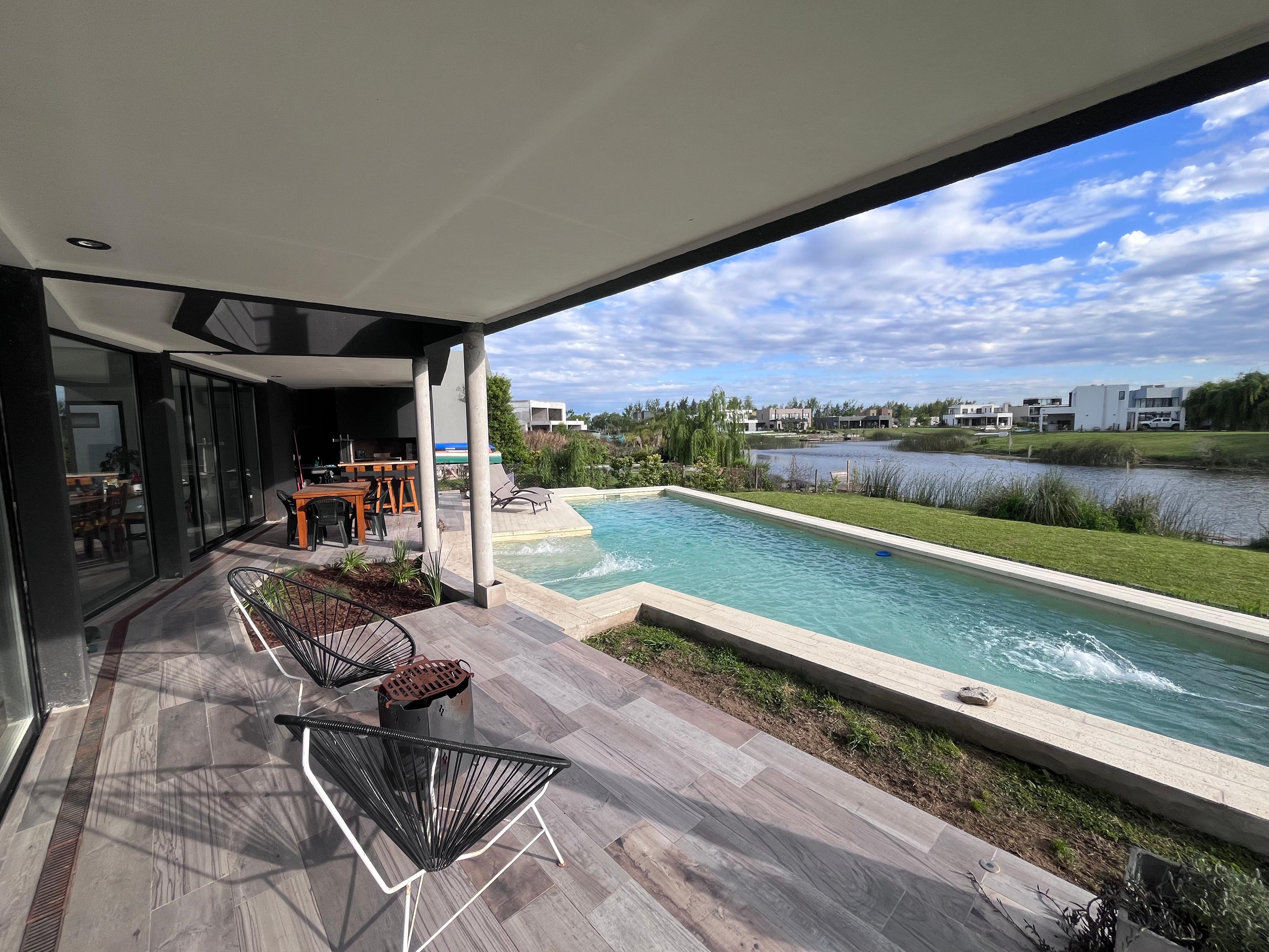 Exclusiva Casa de 2 plantas a la Laguna en El Naudir — foto 1