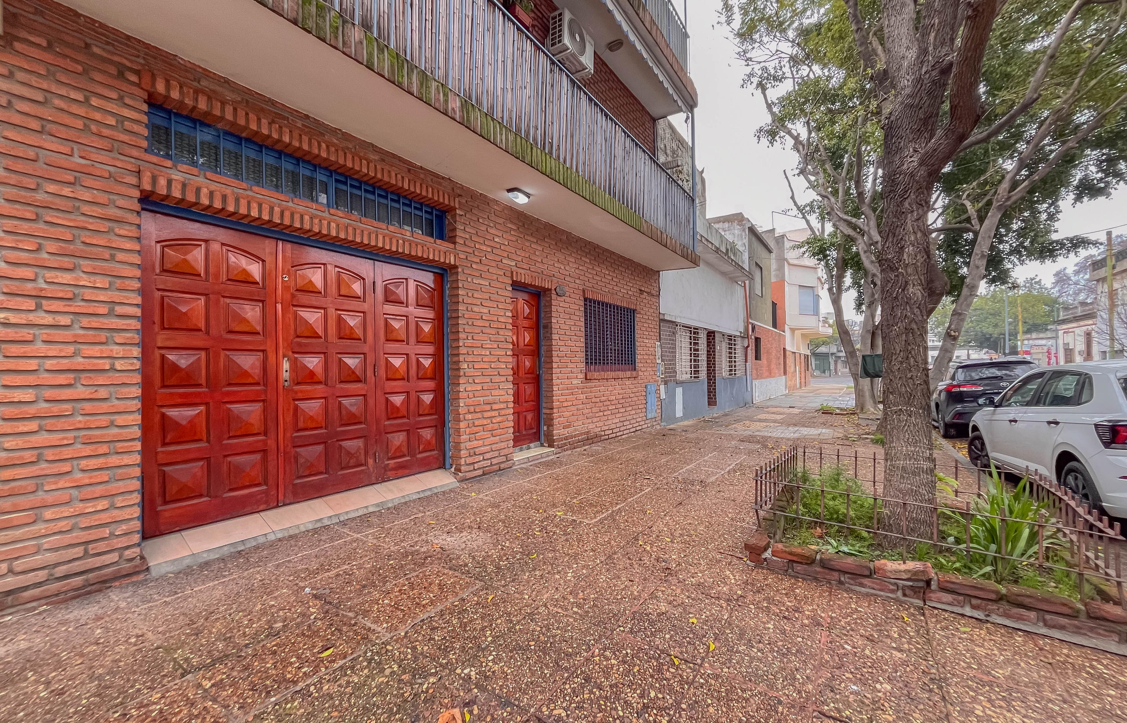 VENTA CASA 6 AMBIENTES 4 DORMITORIOS + COCHERA + QUINCHO + TERRAZA | LA PATERNAL — foto 1