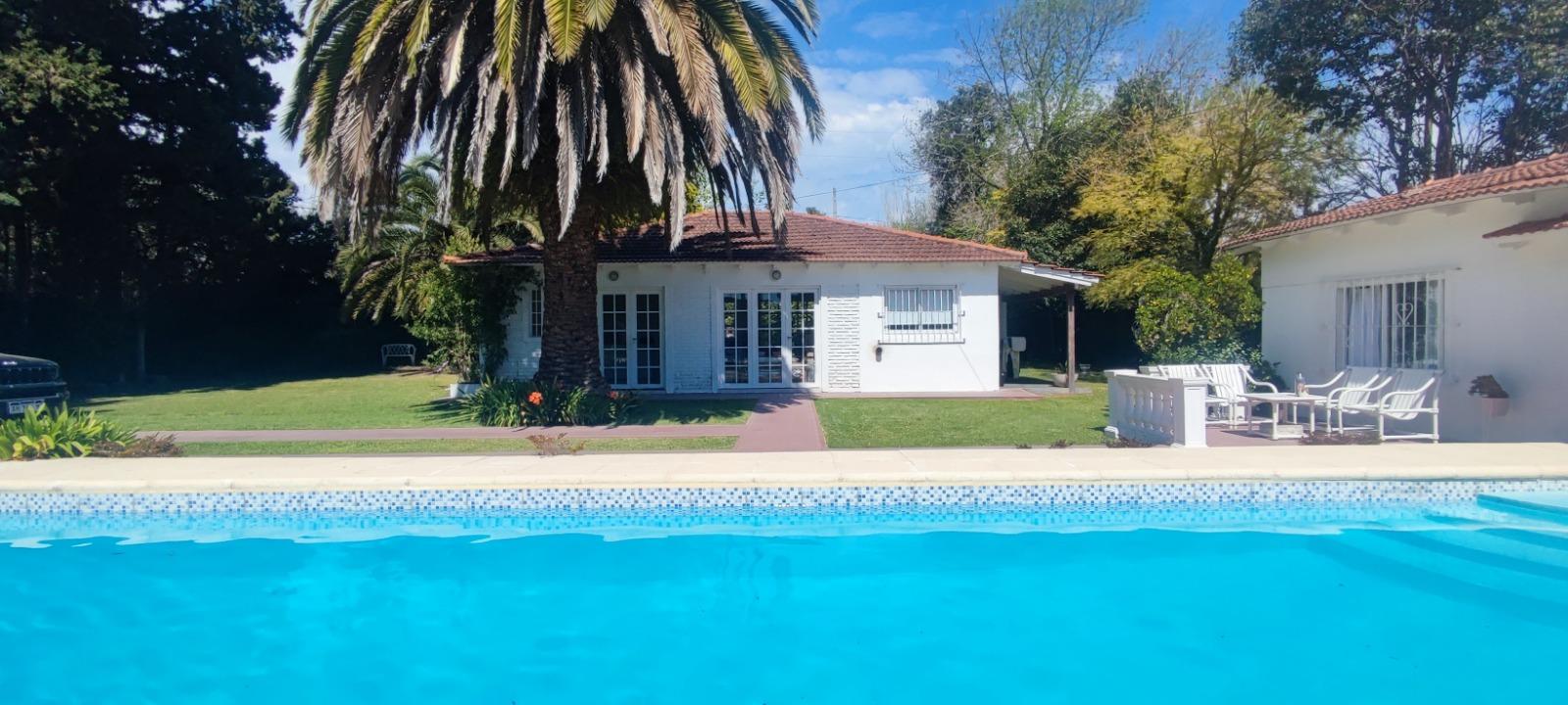 Casa 3 dormitorios, parque, piscina y quincho en City Bell — foto 1