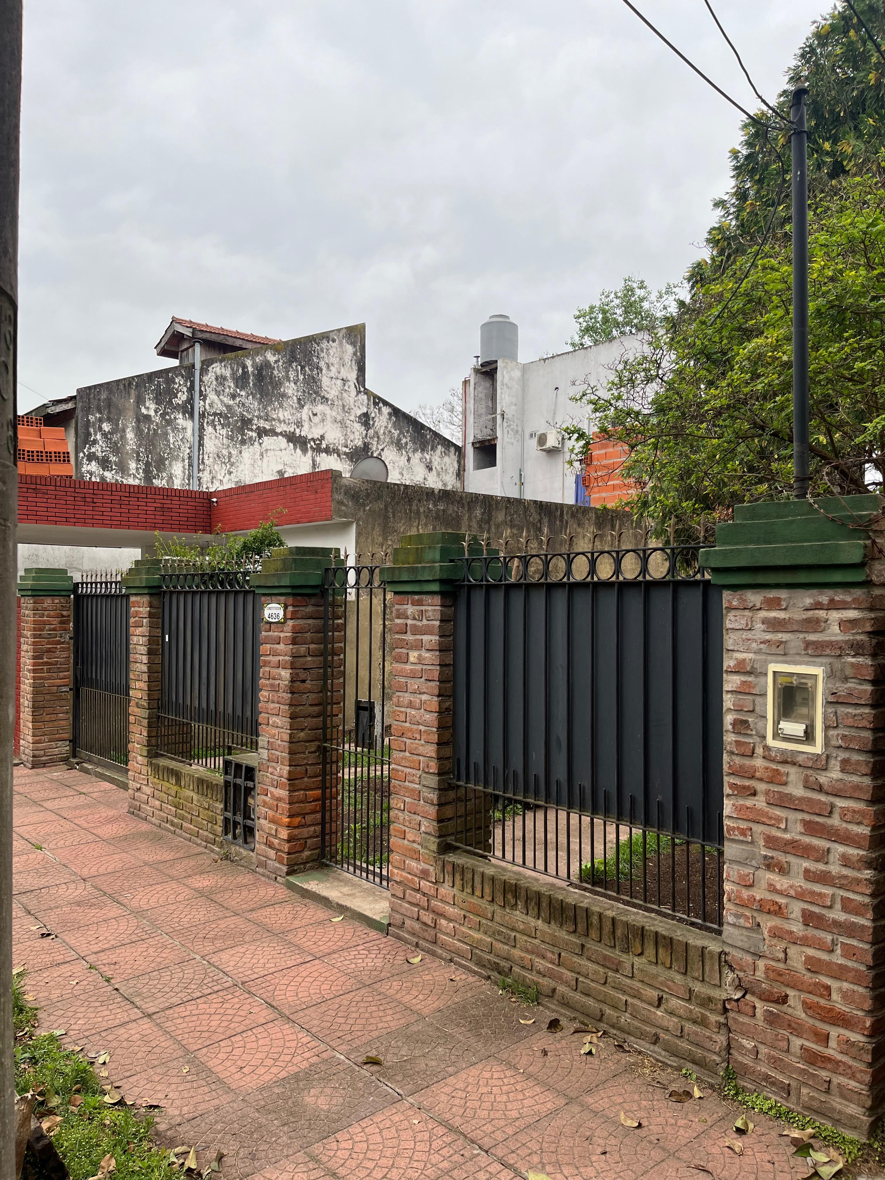 VENTA CASA CON PARQUE EN JOSE C PAZ - PERMUTA — foto 1