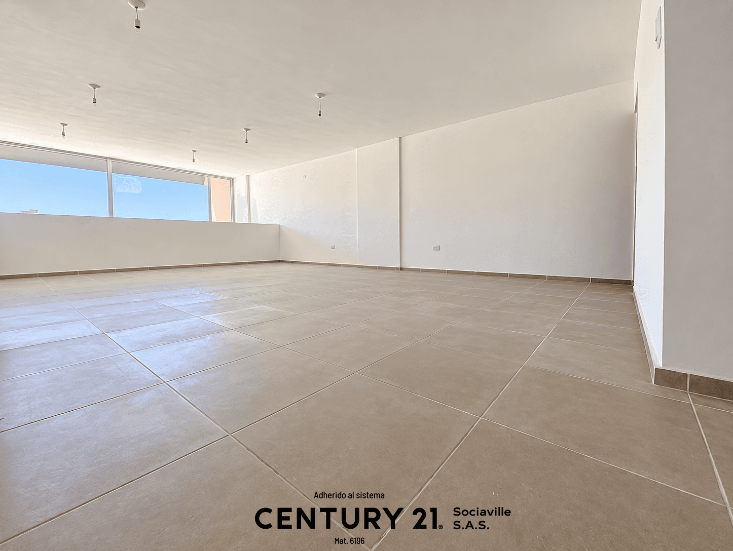 Local a Estrenar | 116 m² Propios | A metros de Bv. San Juan — foto 1
