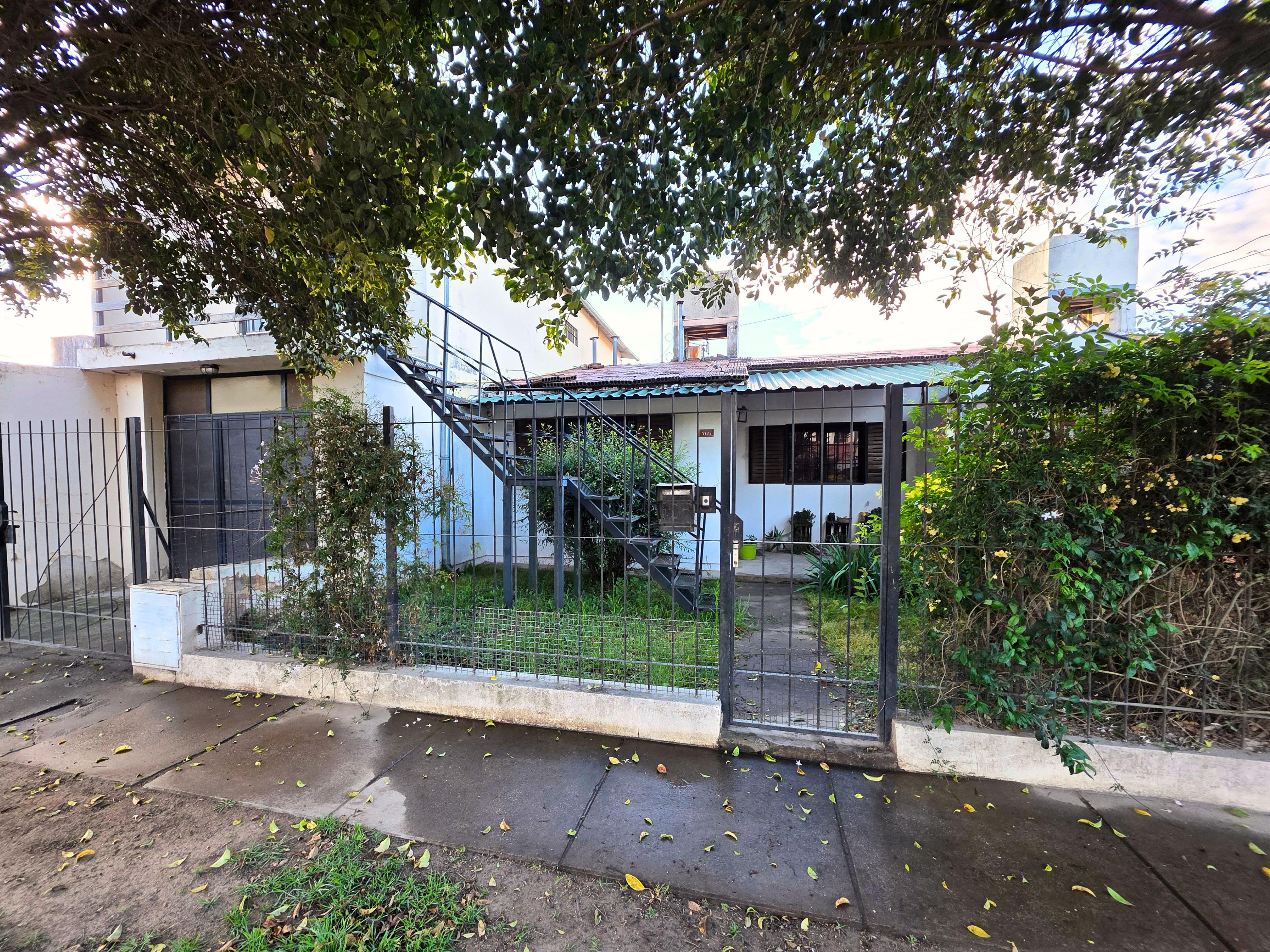 OPORTUNIDAD Casa MAS departamento en Rio Cuarto — foto 1