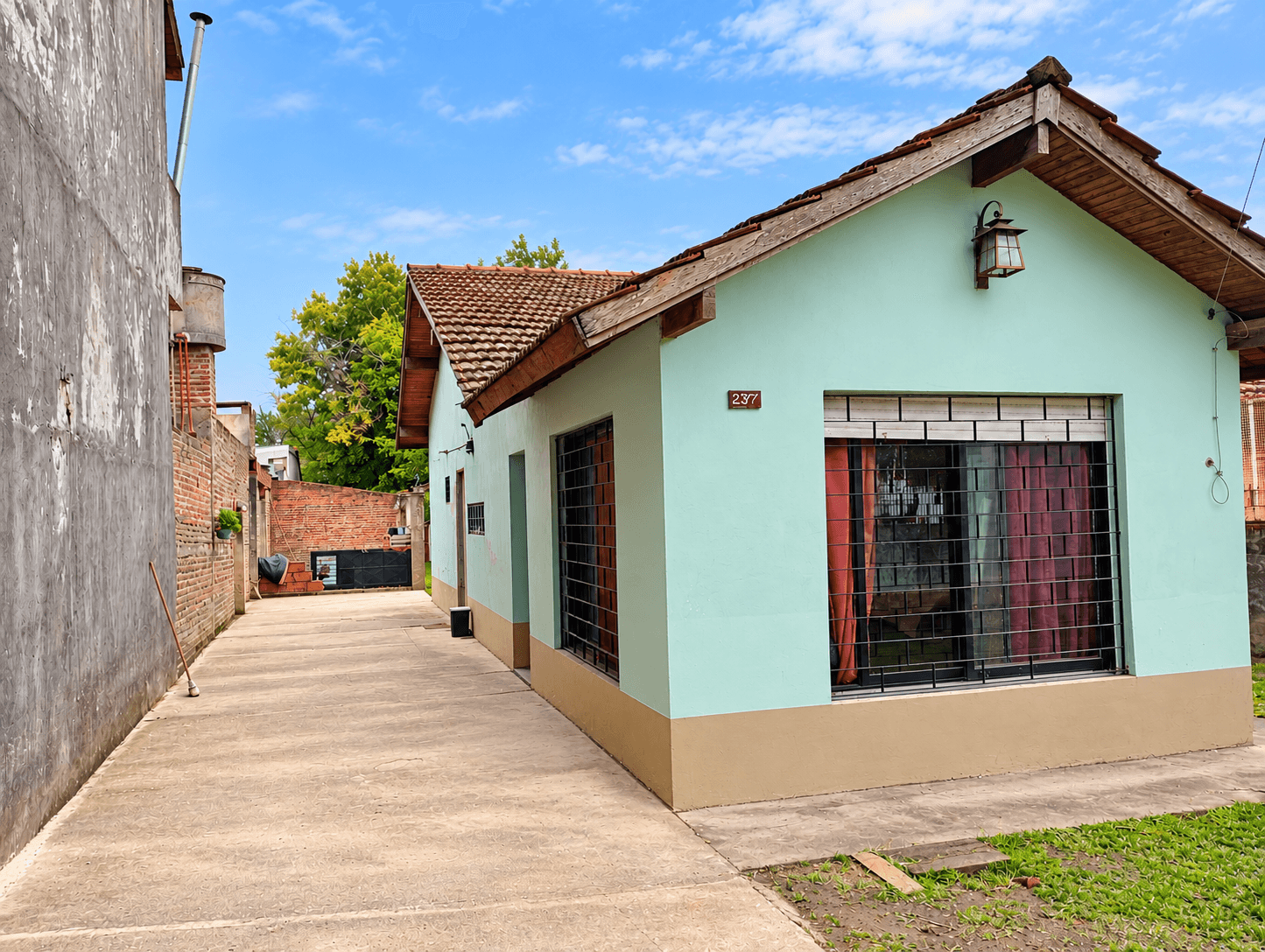 Casa de 4 Ambientes en Venta en Benavídez | Amplio Jardín, Parrilla y Potencial de Ampliación | Apta Crédito — foto 1
