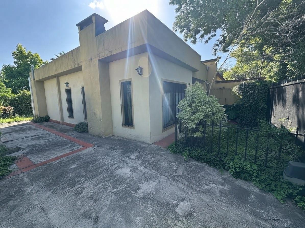 CASA 4 AMBIENTES + ESCRITORIO CON PILETA Y GRAN TERRAZA – BELLA VISTA — foto 1