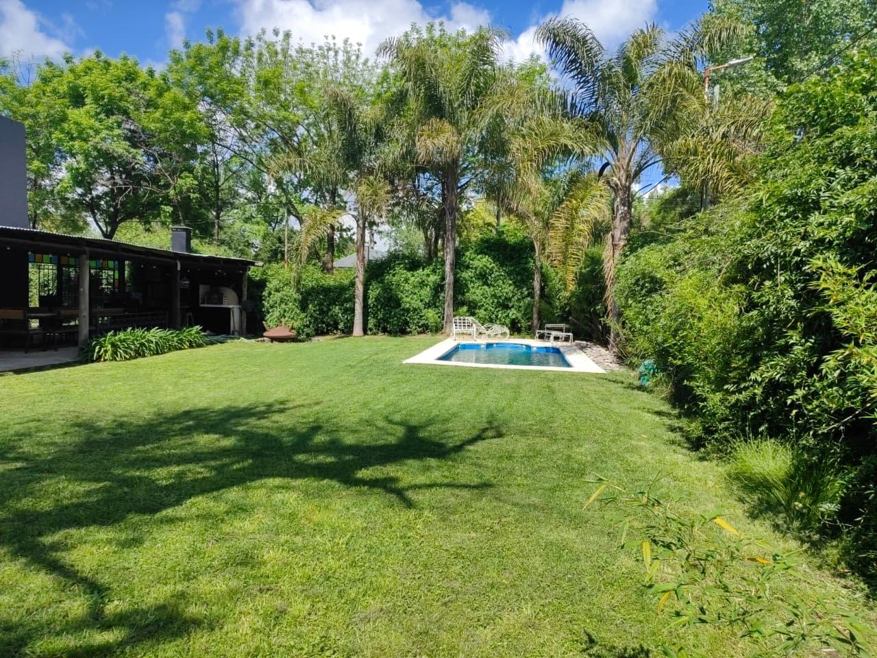 Casa en venta 3 ambientes con quincho, pileta, amplio terreno — foto 1