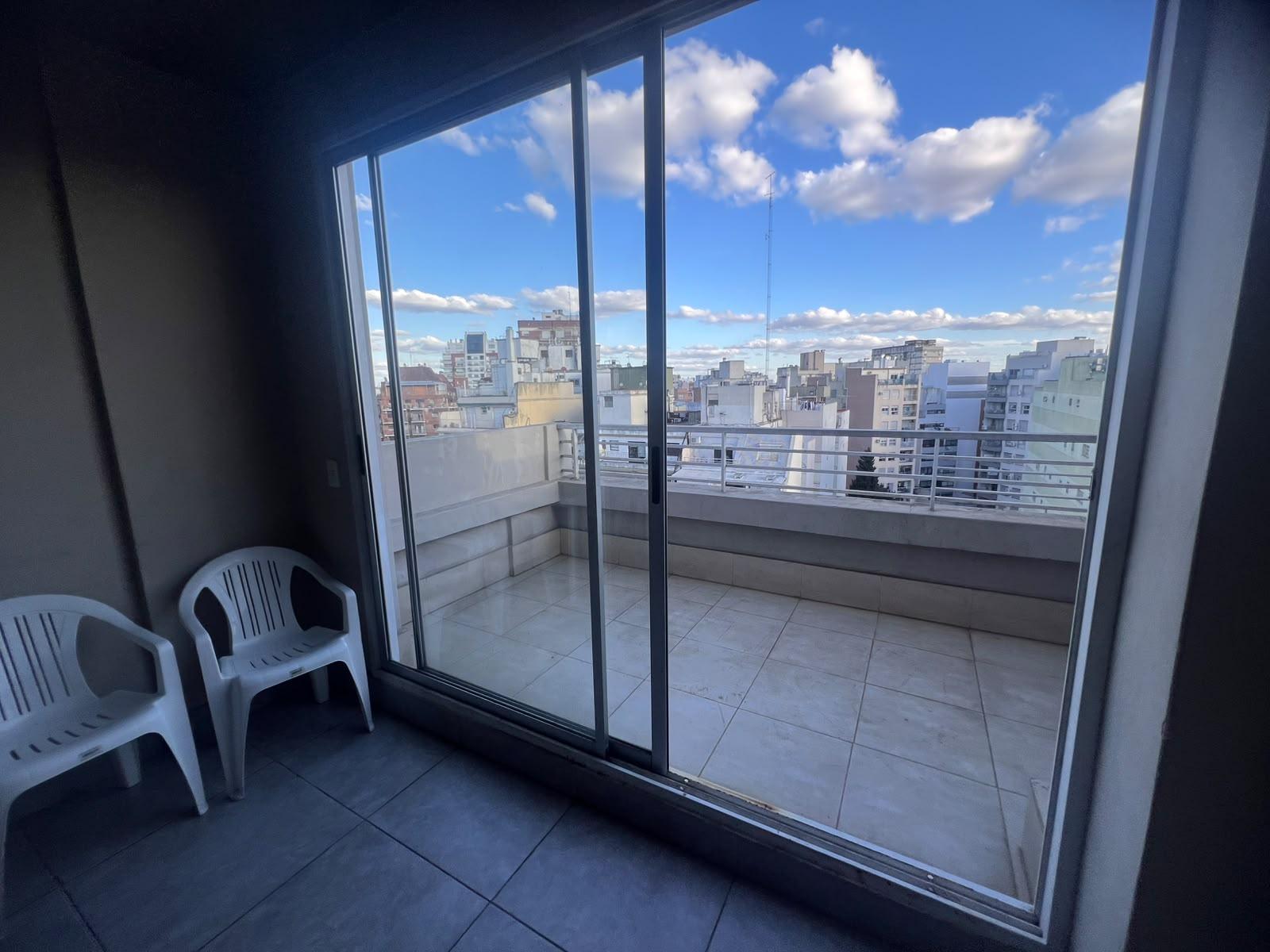 2 ambientes, con patio descubierto de uso exclusivo, y baulera — foto 1