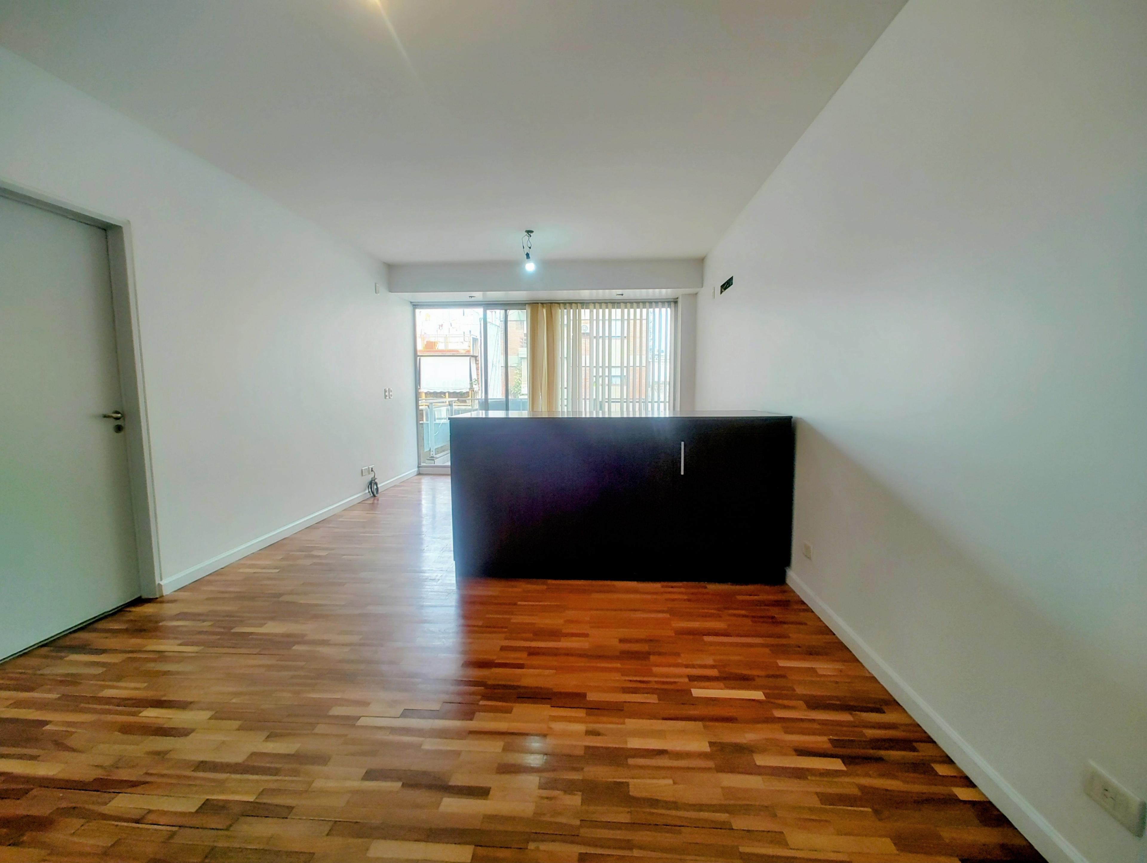 DEPARTAMENTO 1 AMBIENTE EN ALQUILER EN ALMAGRO CON BALCON SUM PILETA Y LAUNDRY — foto 1