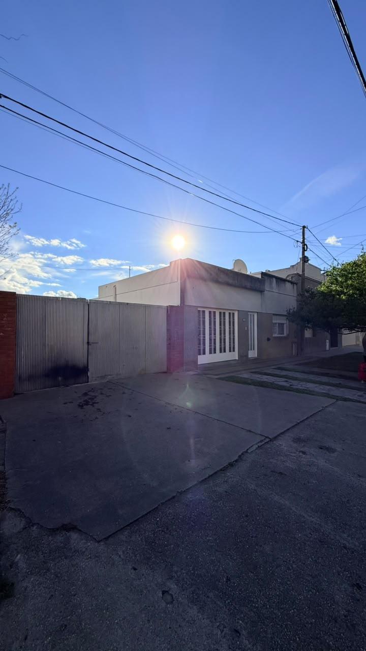 GALPONES CON CASA AL FRENTE — foto 1