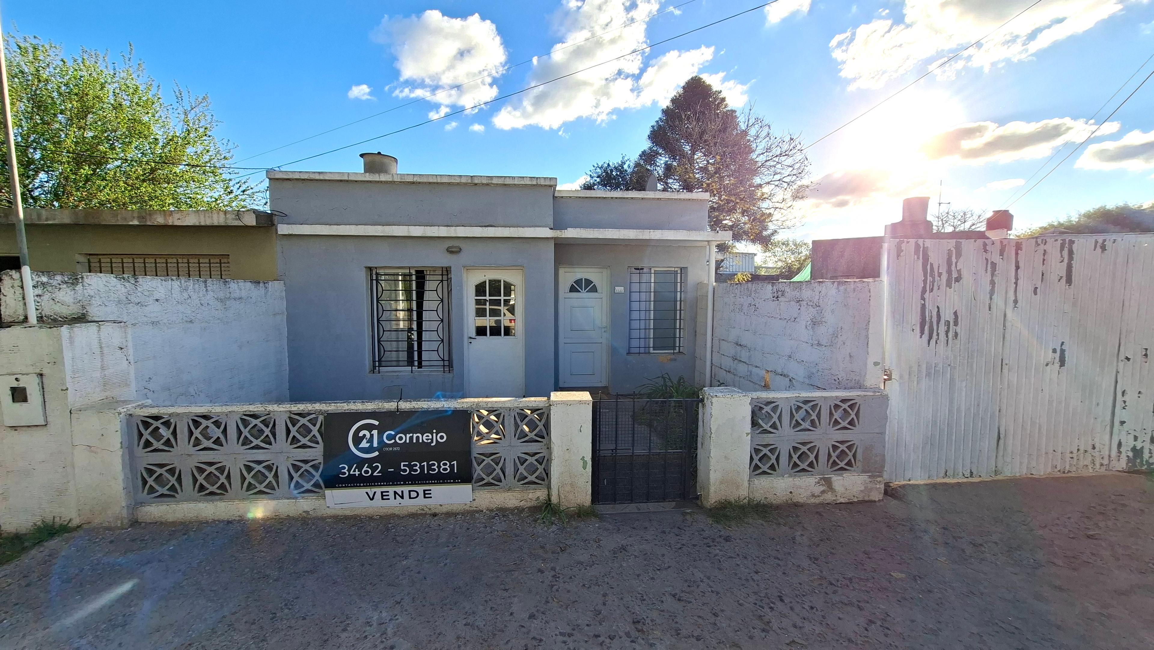 CASA DE DOS DORMITORIOS CON GRAN PATIO - VENADO TUERTO — foto 1