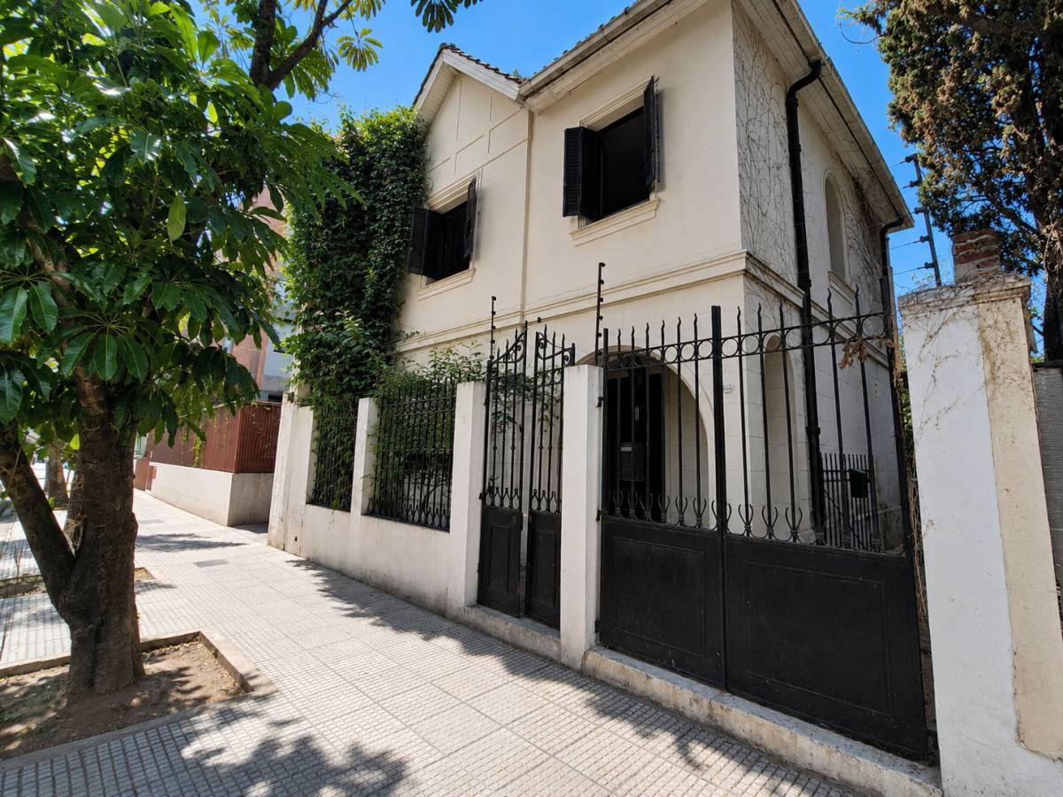 VENTA CASA SOBRE LOTE PROPIO CON JARDÍN, TERRAZA Y GRAN POTENCIAL DE RENOVACIÓN EN COLEGIALES — foto 1