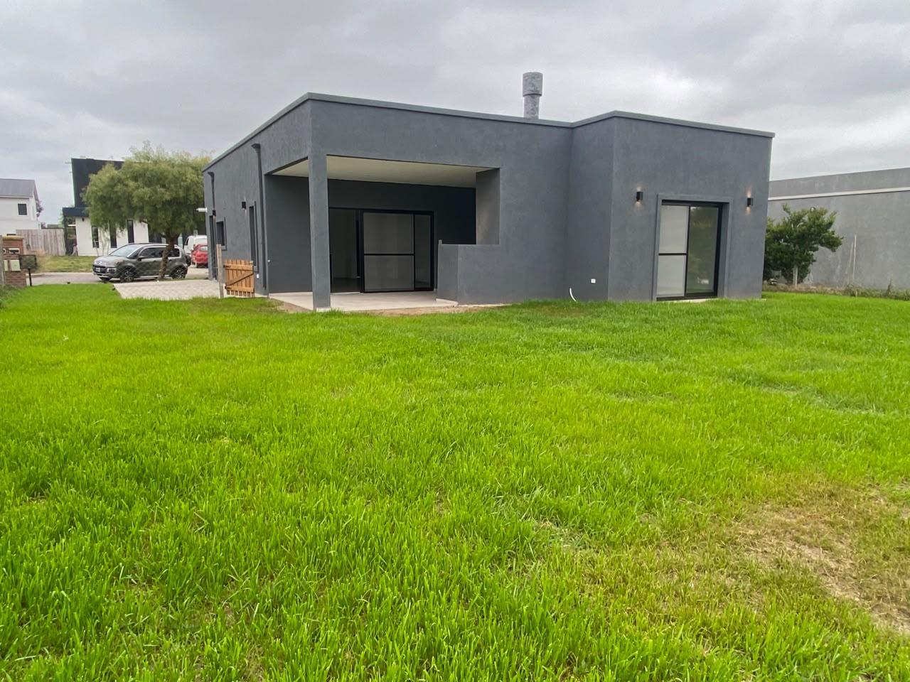 CASA DESARROLLADA EN UNA PLANTA — foto 1