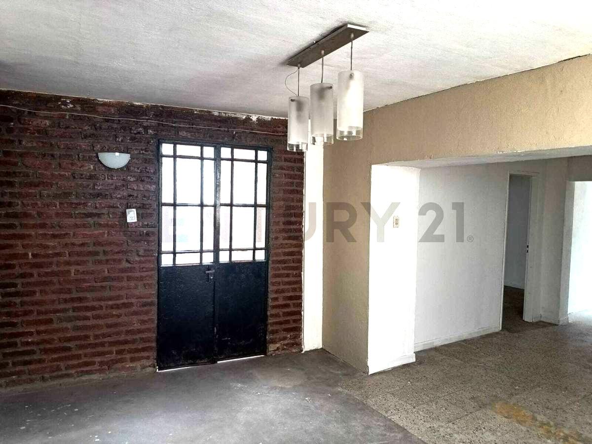 CASA TIPO PH CON PATIO EN VENTA - APTO CREDITO - PERMUTA — foto 1