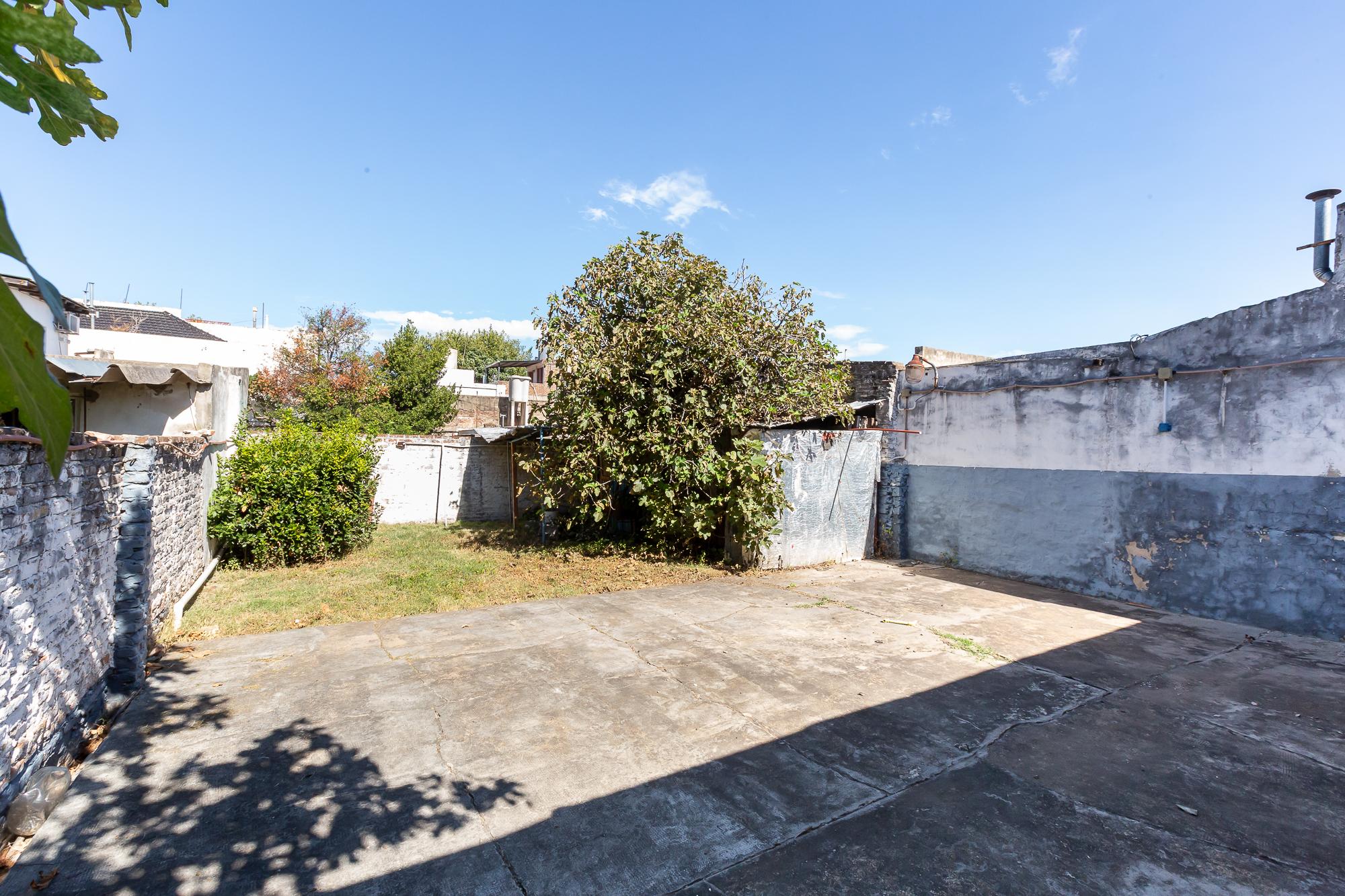 Venta de lote con 11 unidades en Villa Maipú. Renta potencial. Permuta — foto 1