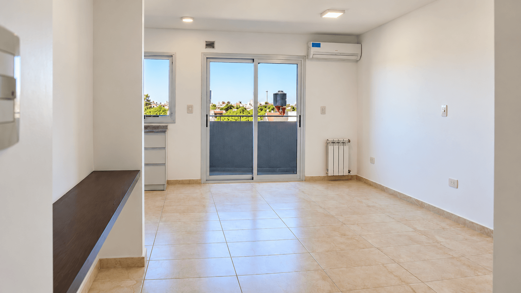 Departamento 2 ambientes con balcón a 3 cuadras de la estación Castelar — foto 1