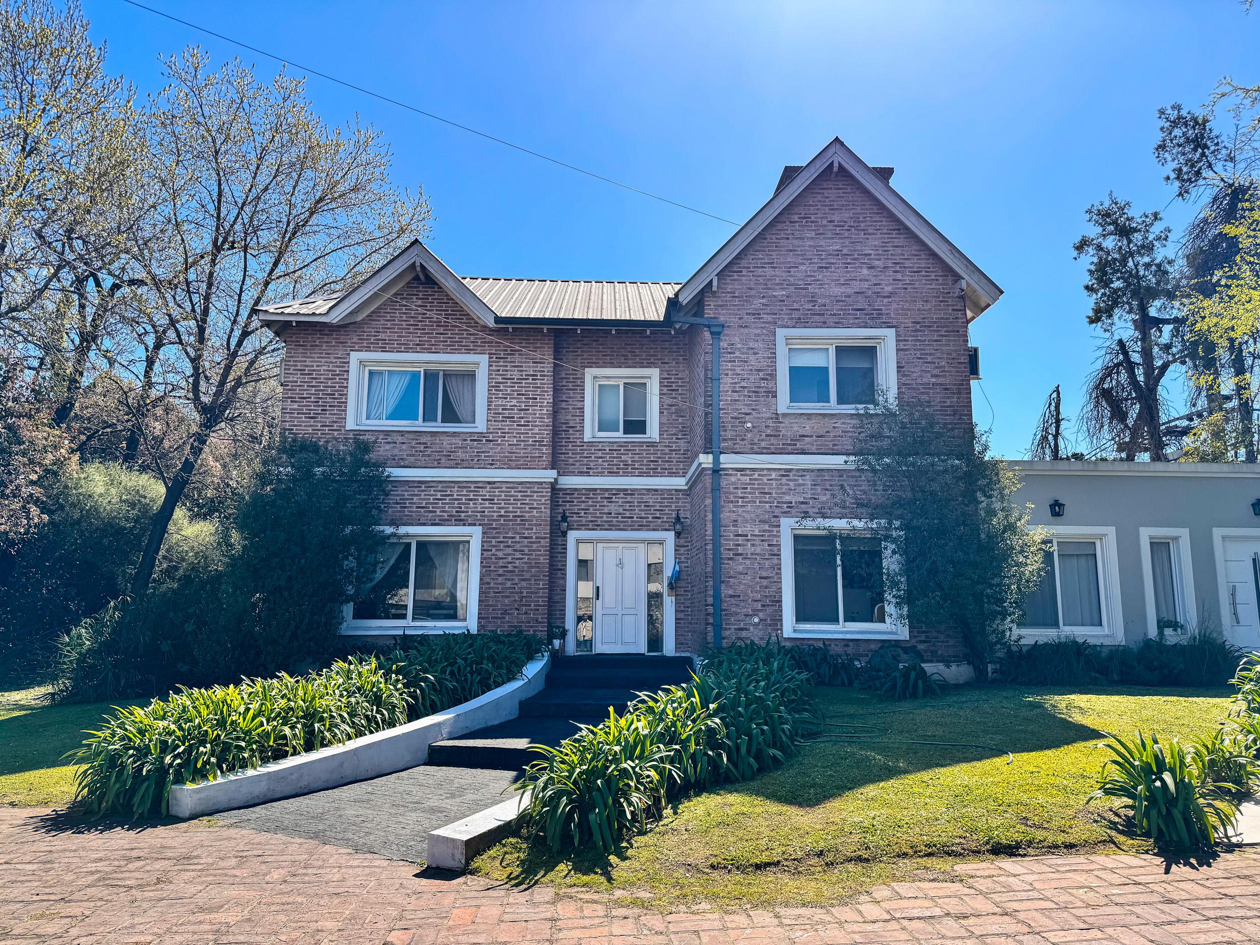 Casa en Venta en Las Acacias | Lote 1.557 m² | Pileta | 5 Dormitorios — foto 1