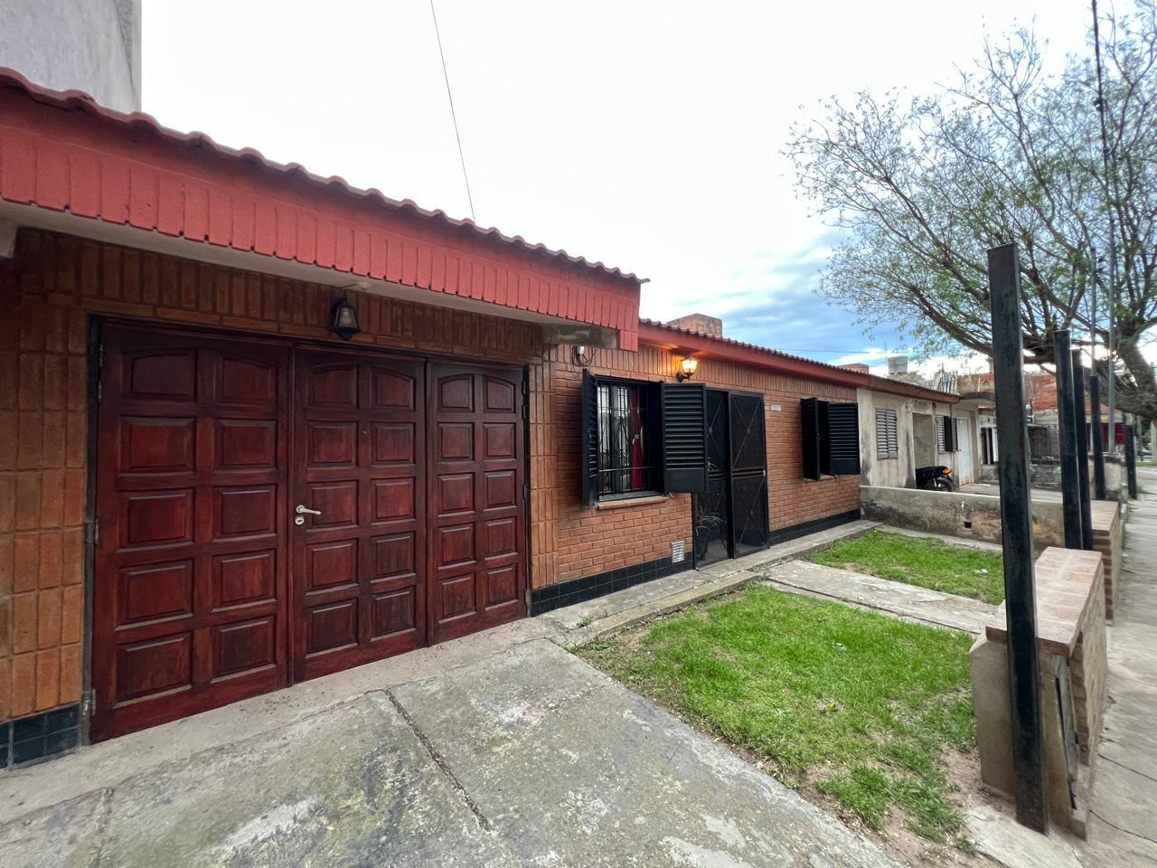CASA EN ALQUILER 2 DORM. B° LOS ROBLES — foto 1