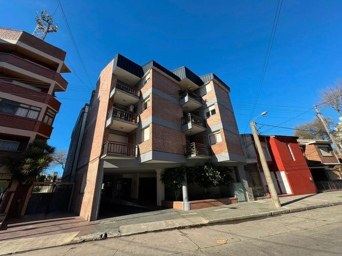Departamento tipo dúplex 3 ambientes con dependencia en VENTA — foto 1