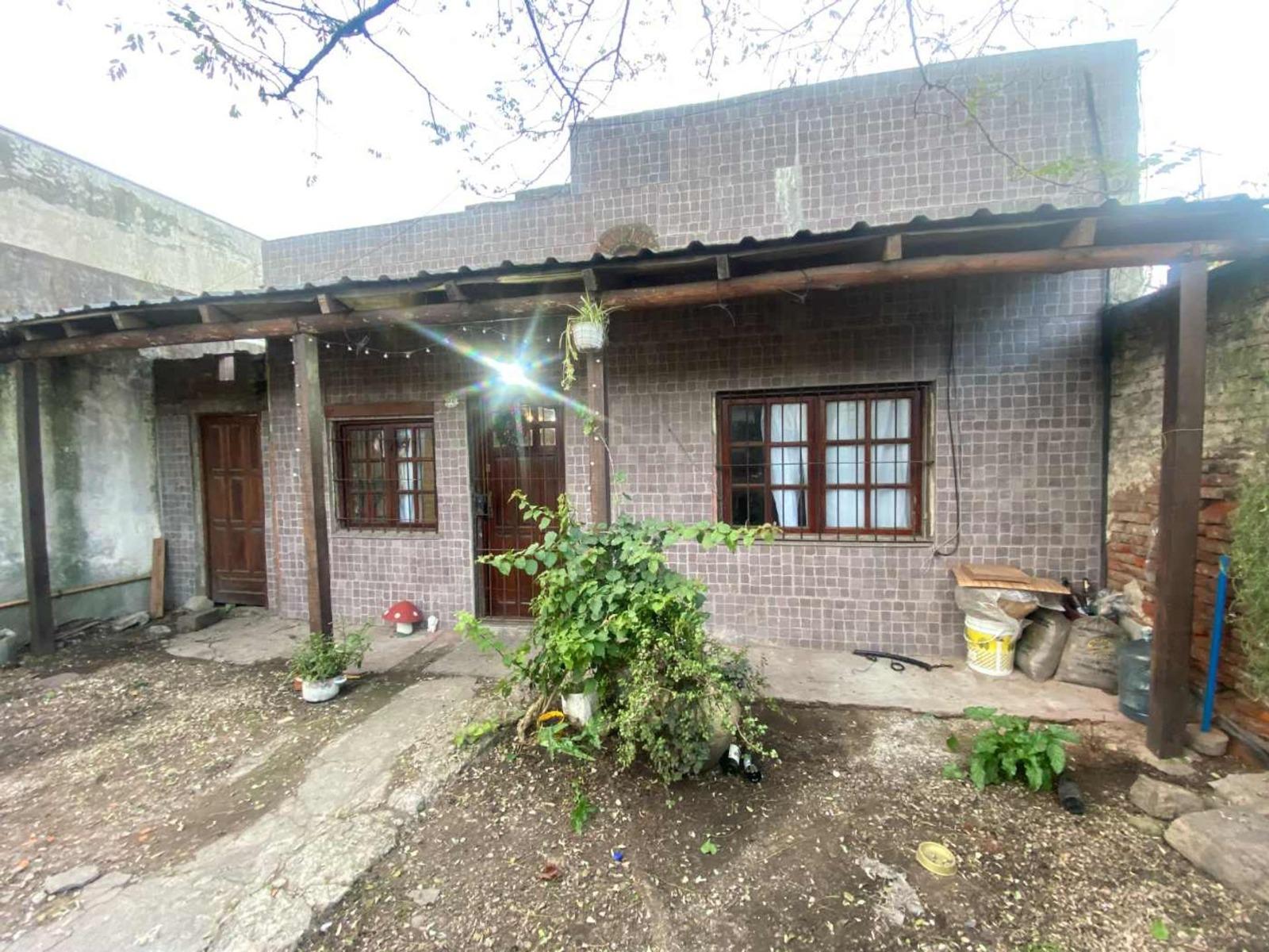 VENTA CASA 4 AMBIENTES CON JARDIN SAN MARTIN 5900 — foto 1