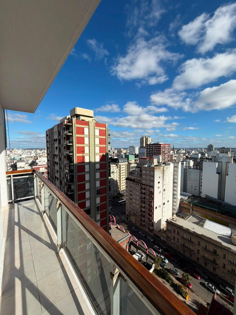 VENTA DEPARTAMNETO 2 AMBIENTES CON BALCON Y COCHERA CENTRO — foto 1
