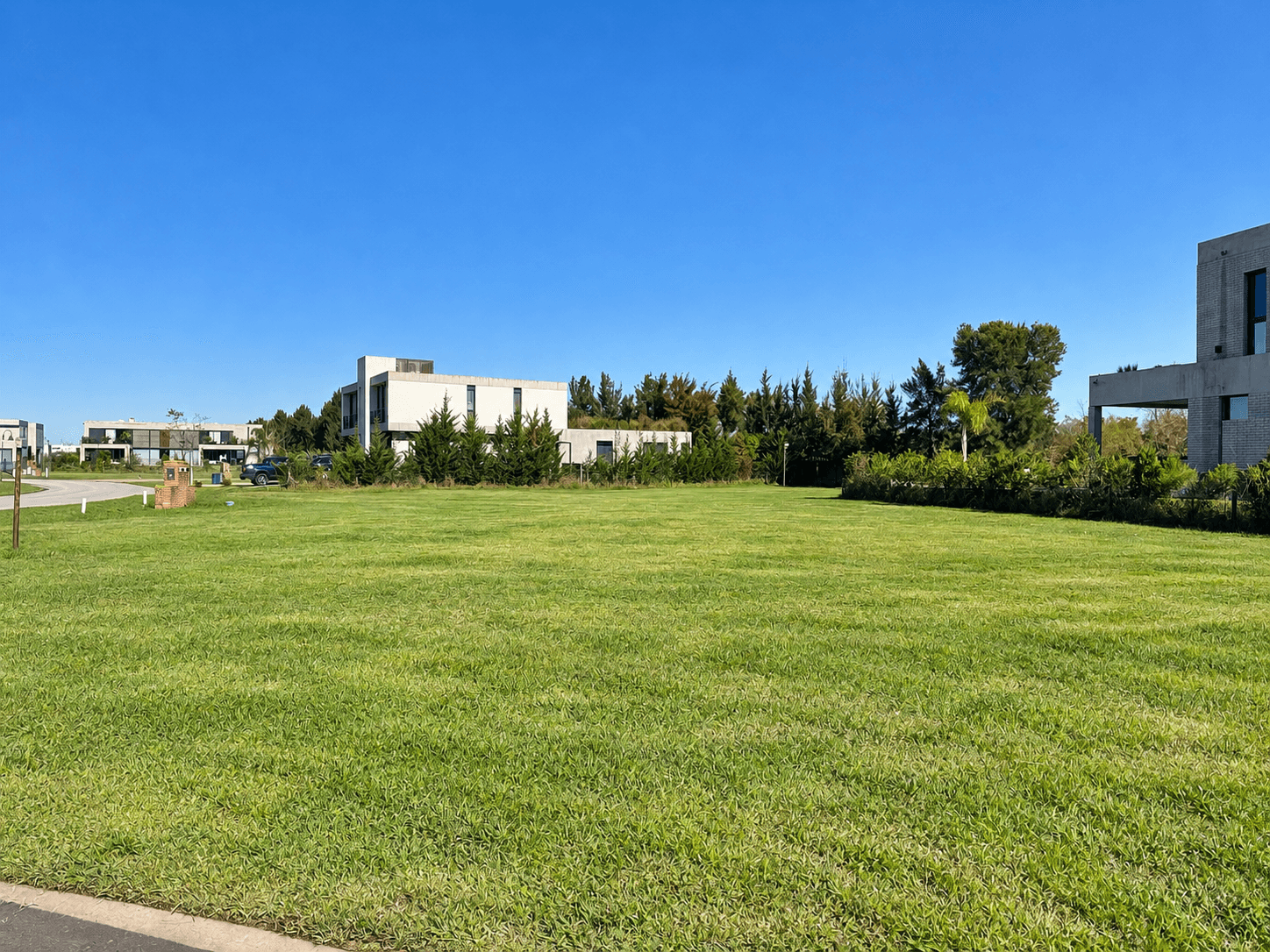 Lote interno en esquina de 804m2 en Albanueva, Barrio Náutico Tigre — foto 1