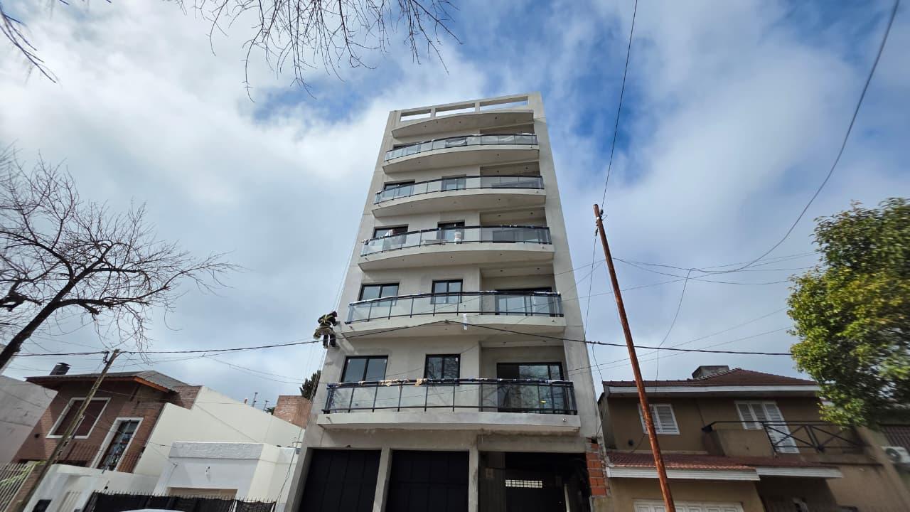 DEPARTAMENTO EN VENTA DE DOS DORMITORIOS EN LA PLATA — foto 1