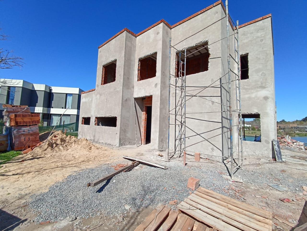 VENTA CASA 5 AMBIENTES CON FONDO AL LAGO EL CANTÓN ESCOBAR PILETA — foto 1
