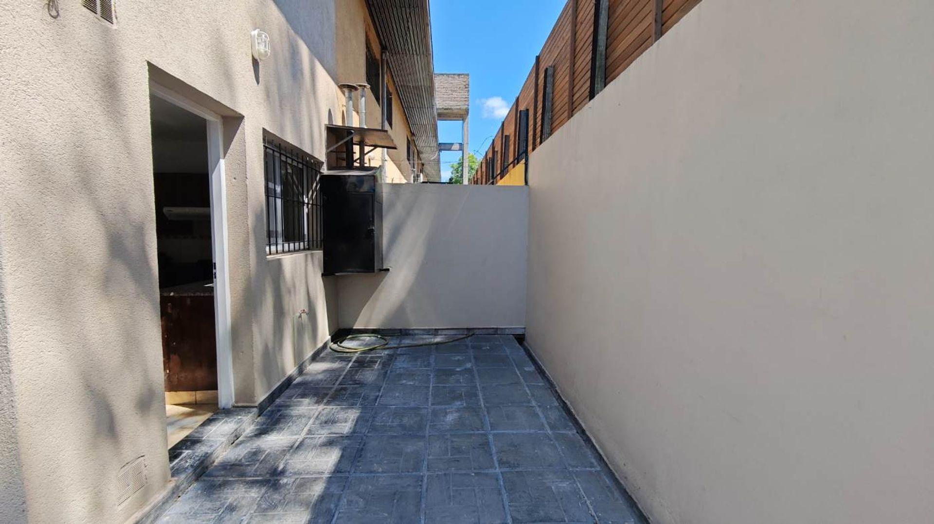 dúplex de 3 ambientes con cochera- APTO CREDITO — foto 1