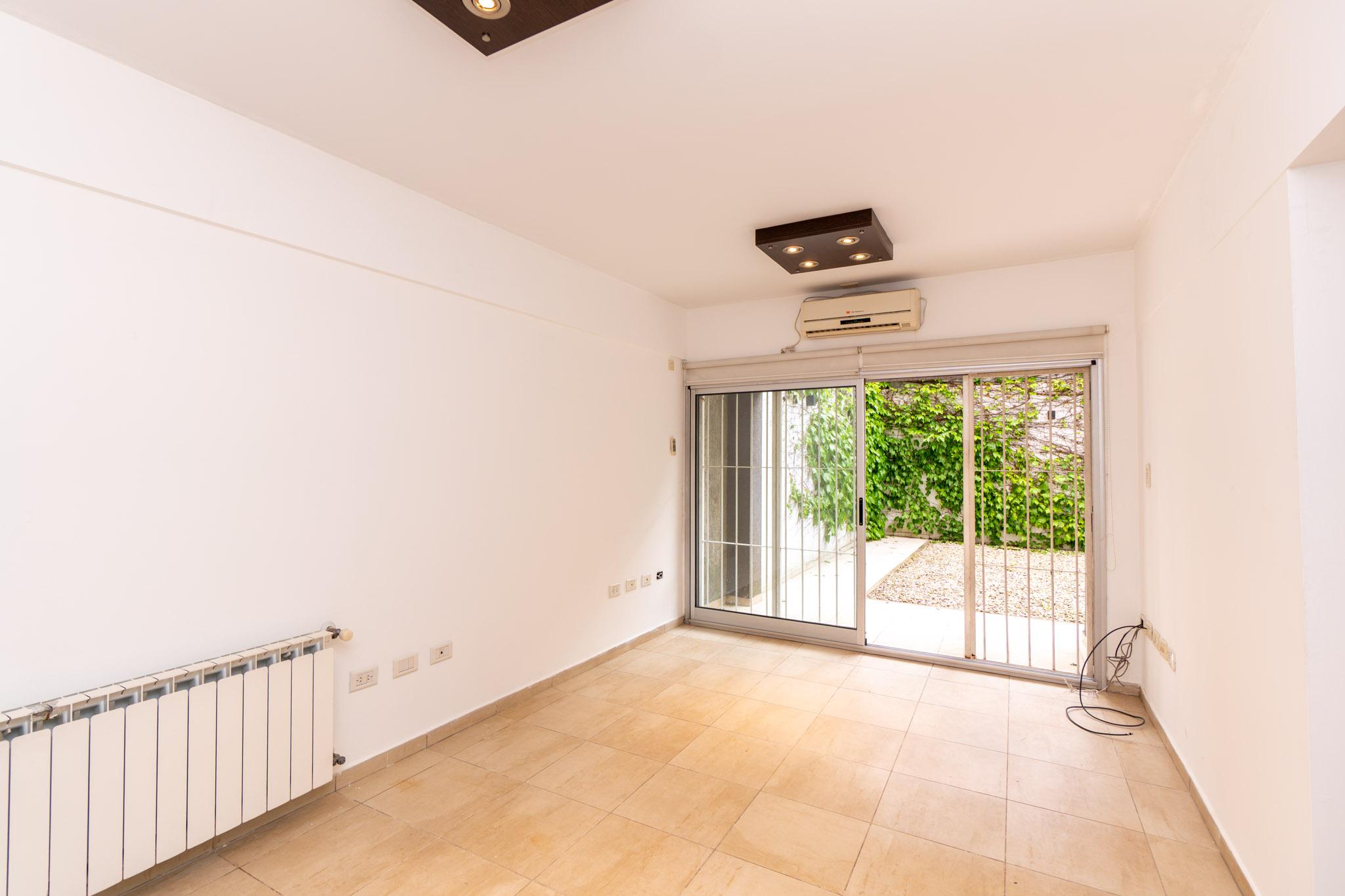 Departamento en venta en La Plata de 2 dormitorios cochera patio — foto 1
