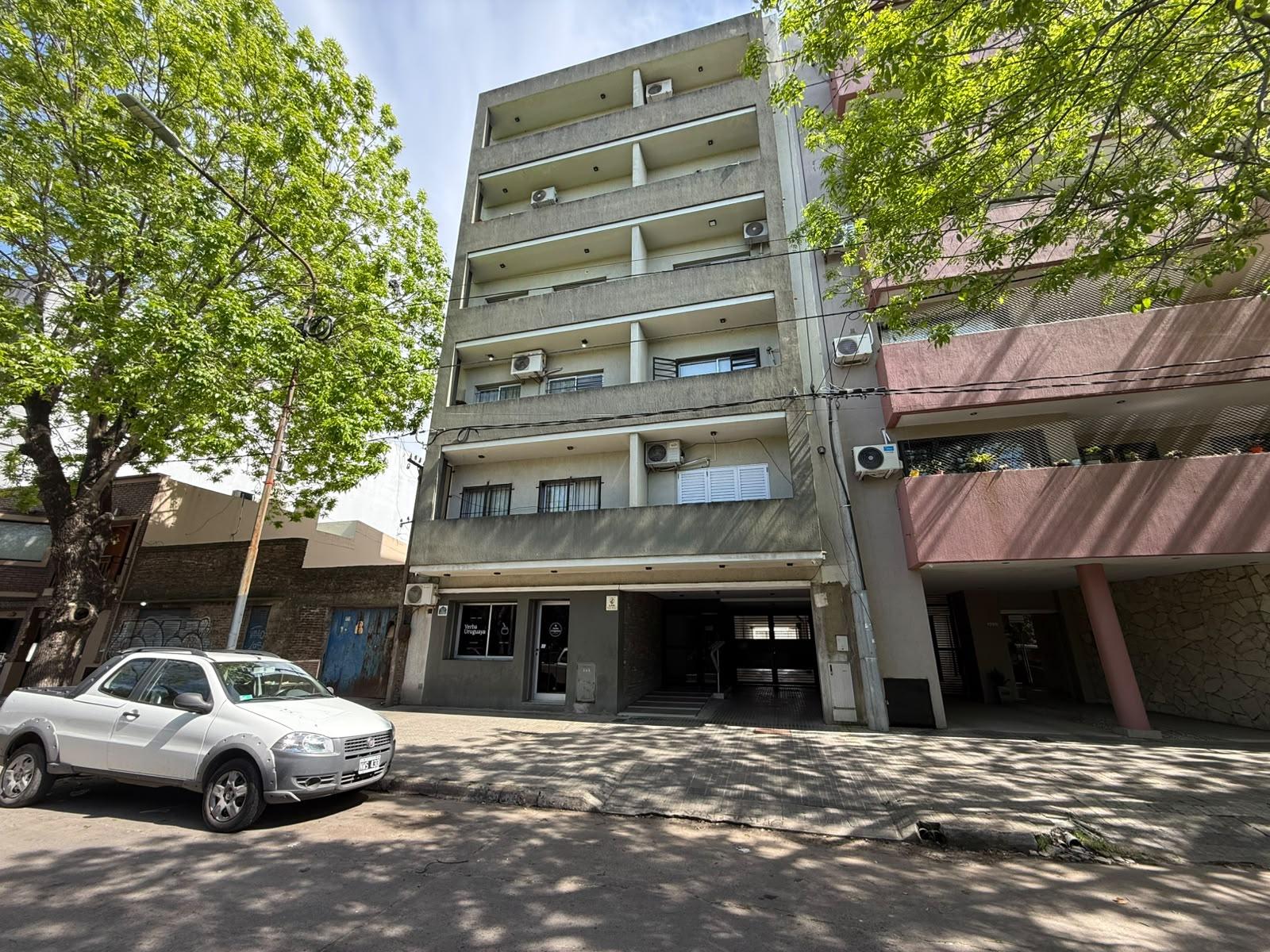 45 entre 30 y 31 DEPARTAMENTO MONOAMBIENTE CON COCHERA EN VENTA LA PLATA — foto 1
