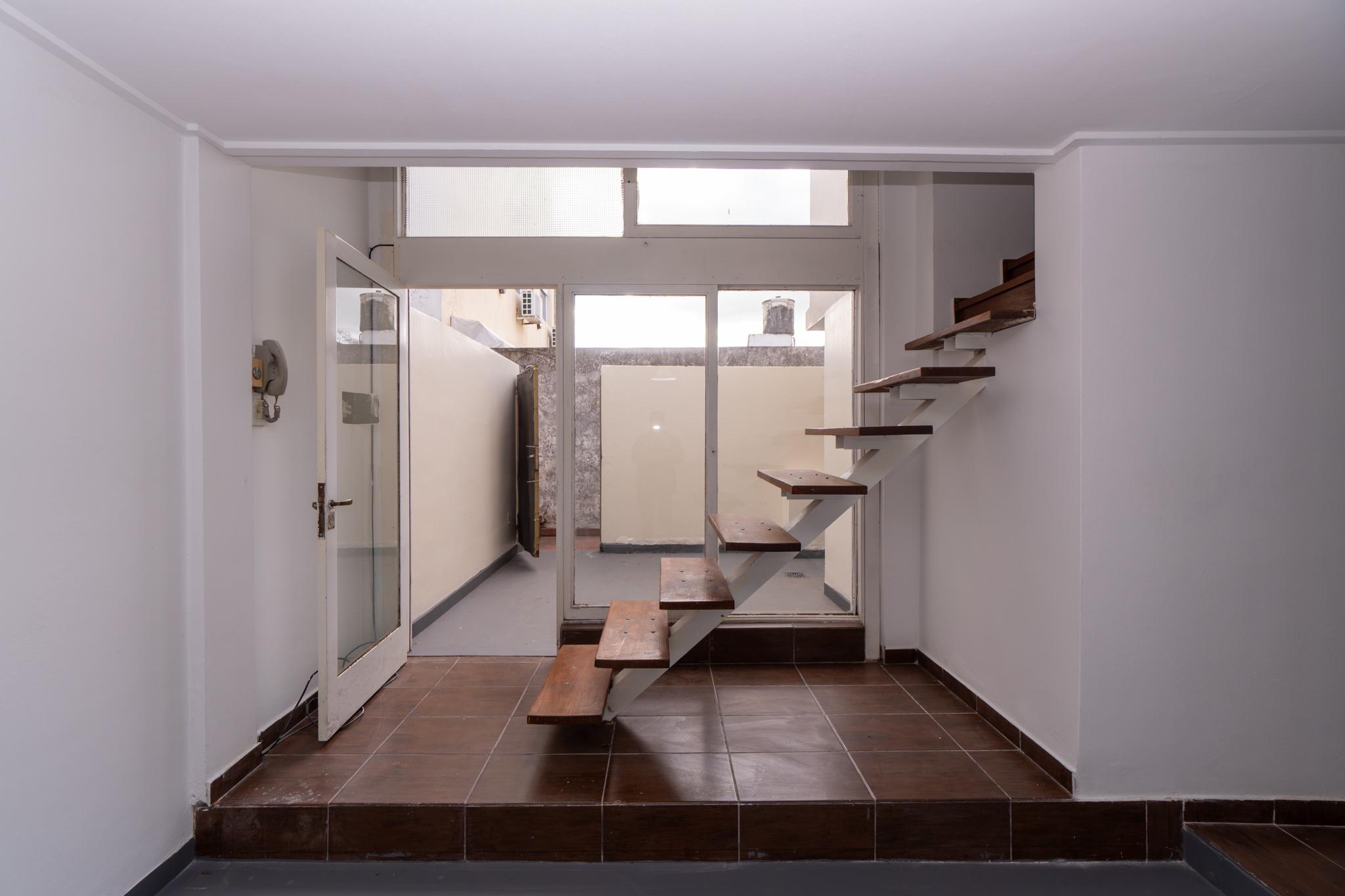 DEPARTAMENTO PH EN VENTA EN LA PLATA DE 1 DORMITORIO. OPORTUNIDAD — foto 1
