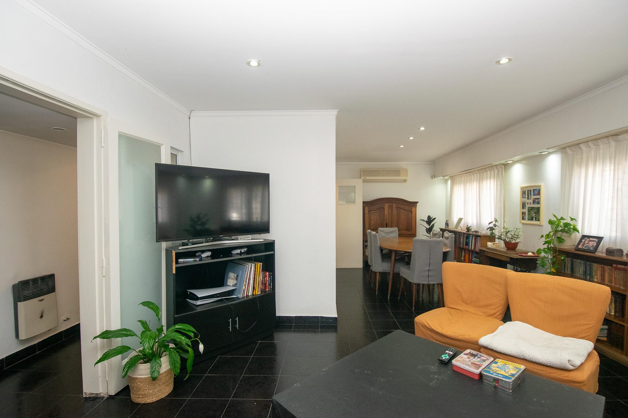 Casa 3 dormitorios y cochera en venta La Plata — foto 1