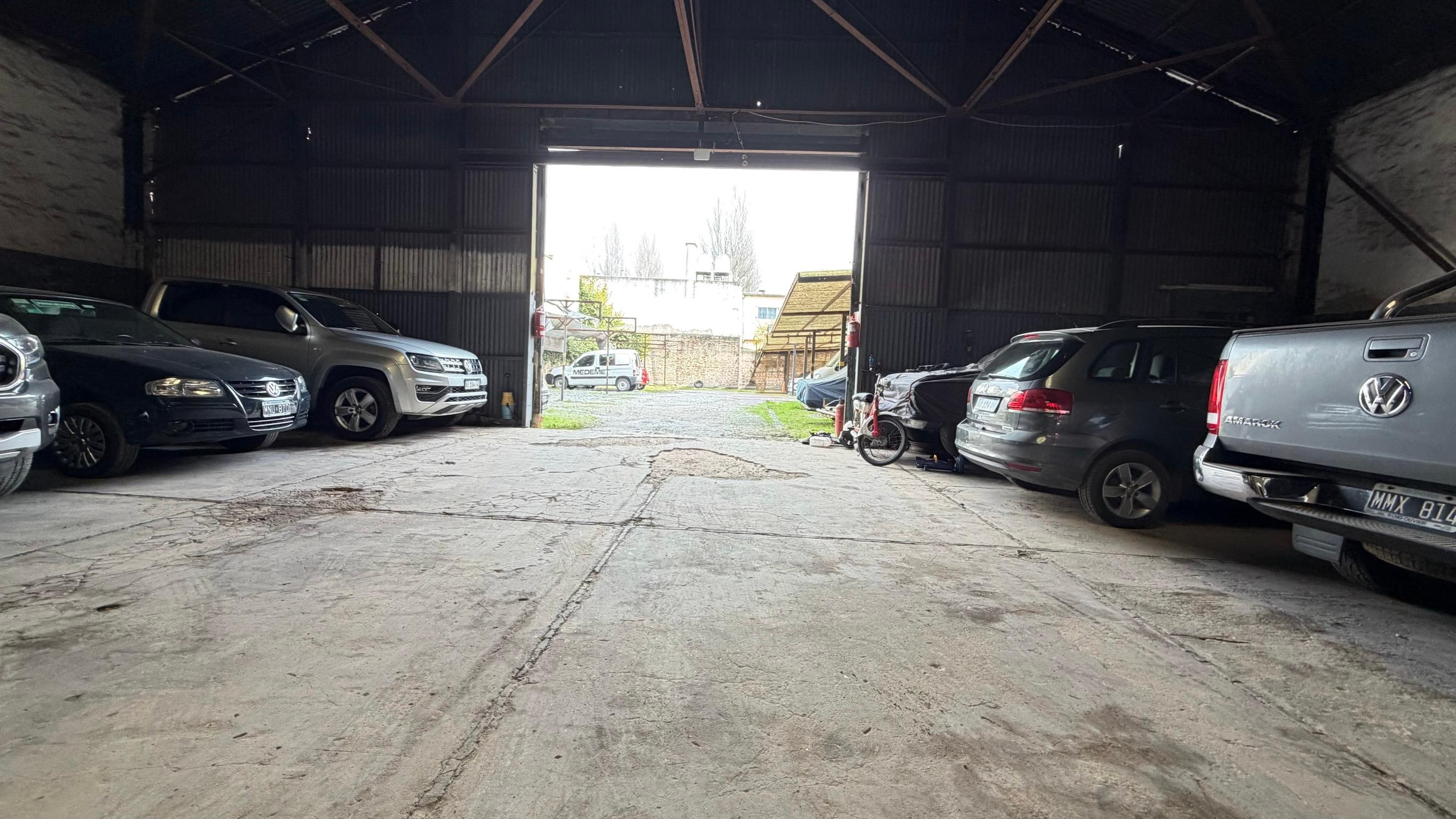 VENTA de galpón en 2 Terrenos a 2 cuadras de la Estación de Castelar Sur — foto 1