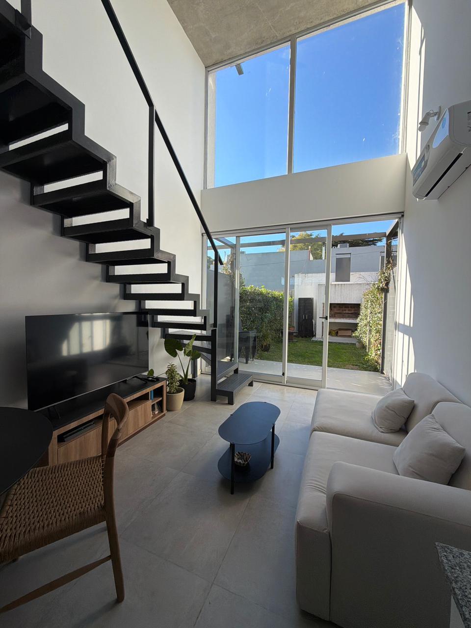 Casa Duplex en alquiler en Gonnet — foto 1