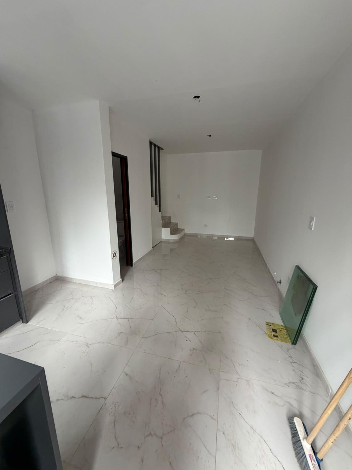 135 e/ 49 y 52 - CASA DUPLEX EN ALQUILER EN SAN CARLOS — foto 1