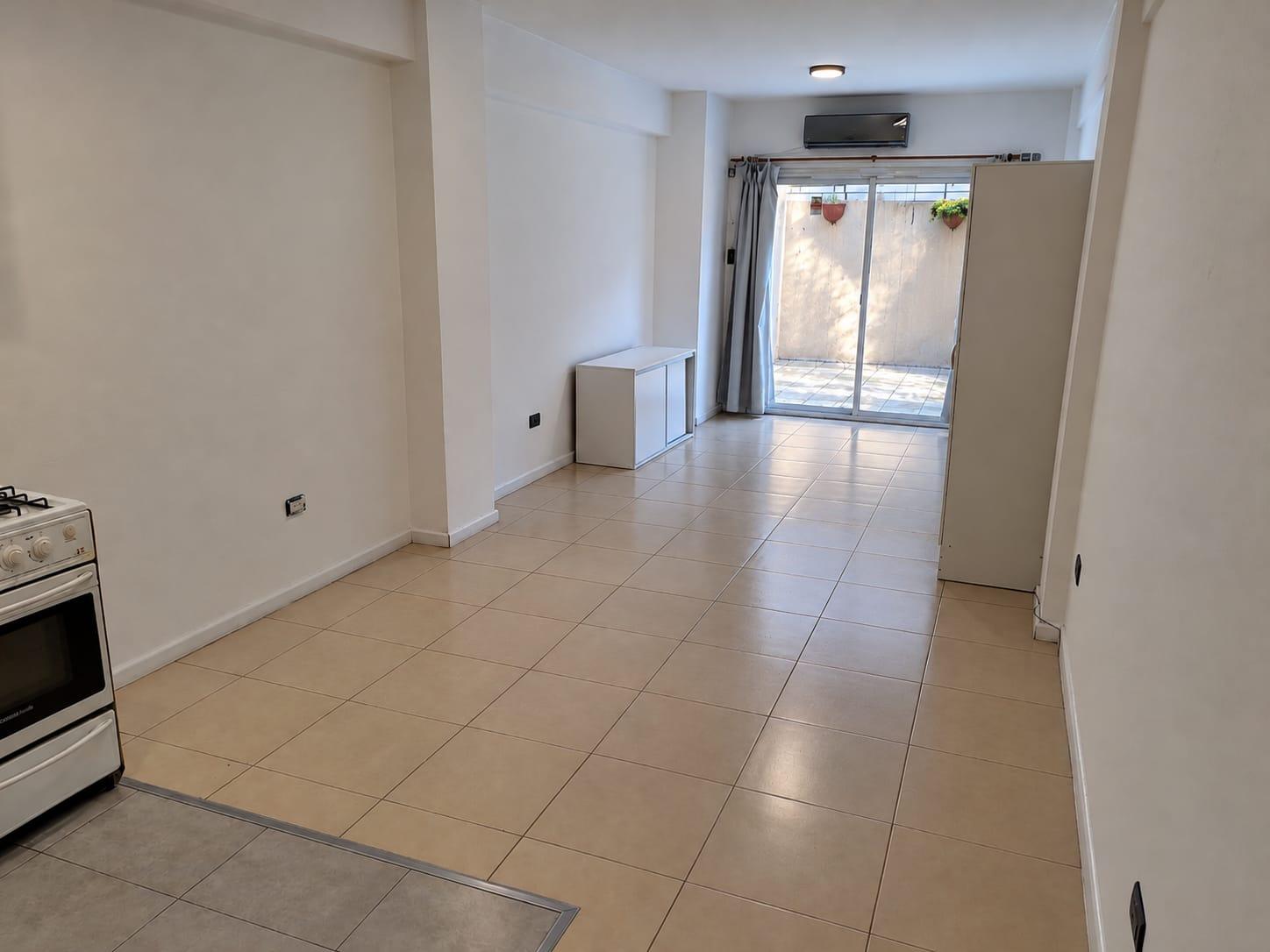VENTA MONOAMBIENTE CON PATIO PROPIO – MONTE CASTRO — foto 1