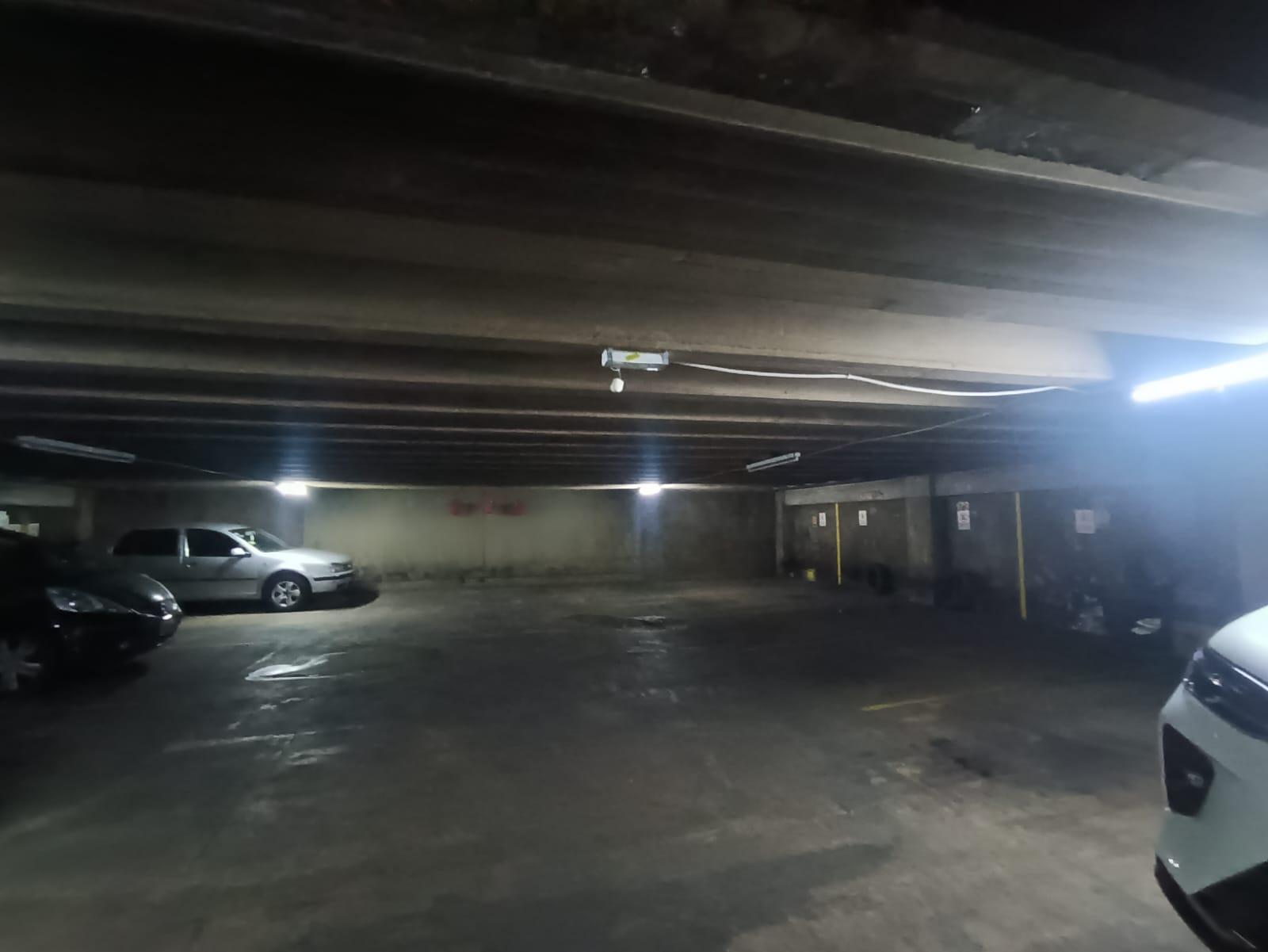 VENTA COCHERA EN EDIFICIO DE COCHERAS. CALLE SARMIENTO 1148 — foto 1