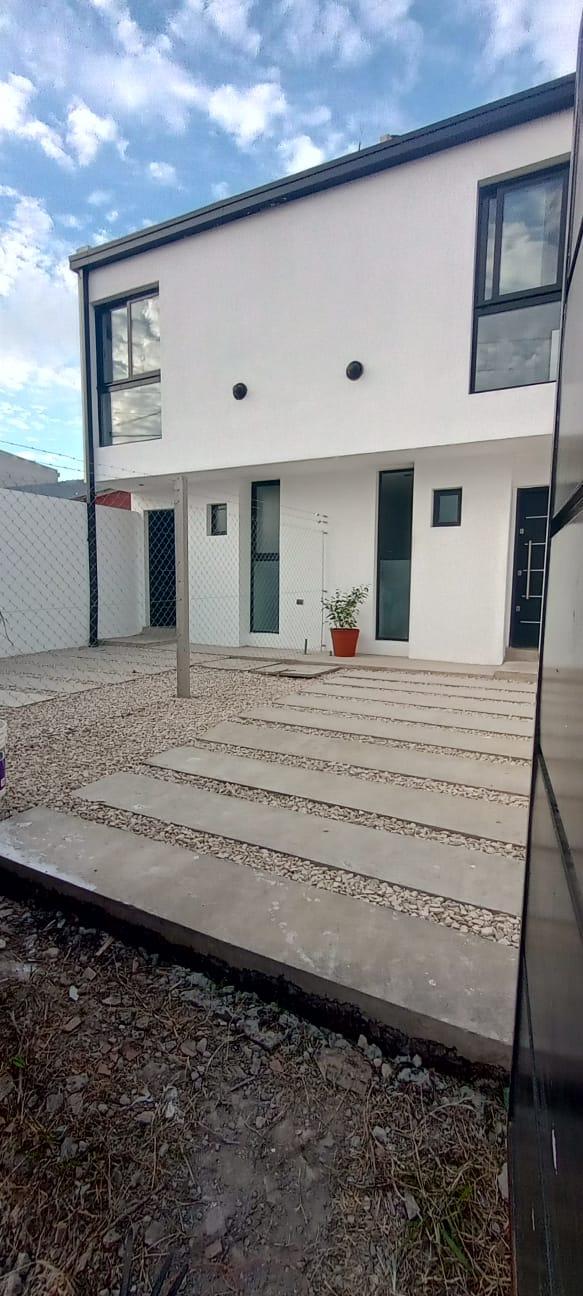 Duplex a Estrenar en Venta en Villa Elvira — foto 1
