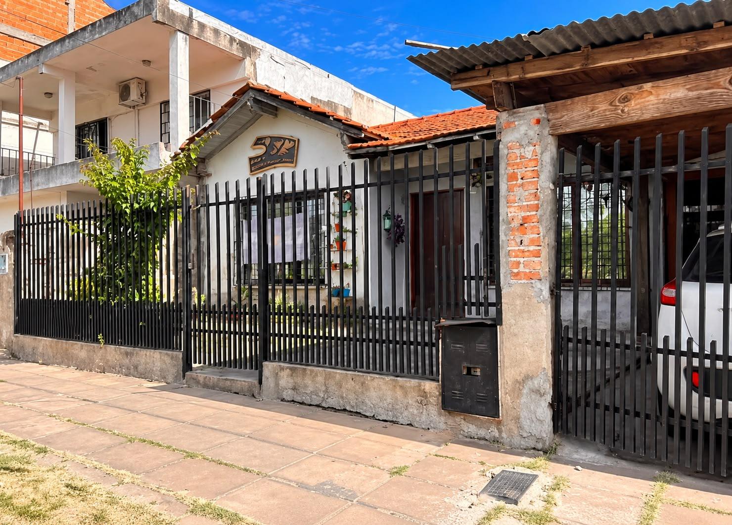 Venta de Casa en Loma Hermosa! 2 Habitaciones , Pileta, y parque para seguir construyendo!! — foto 1